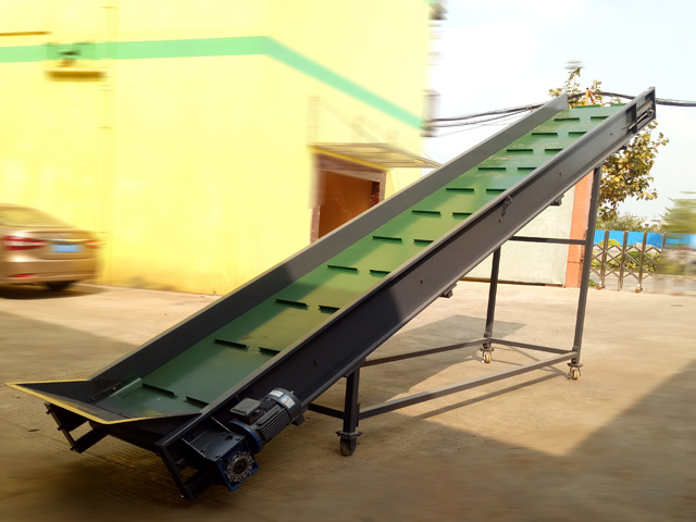 Slope conveyor, phosphor plate conveyor