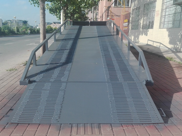 Mobile boarding bridge equipment
