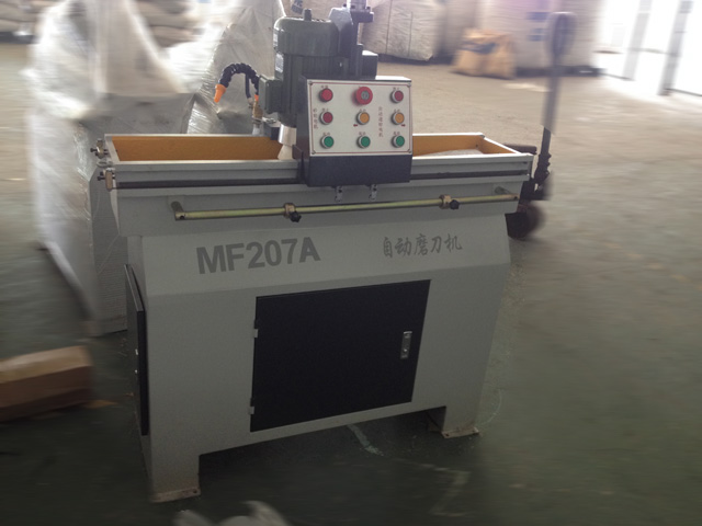 Automatic knife sharpener
