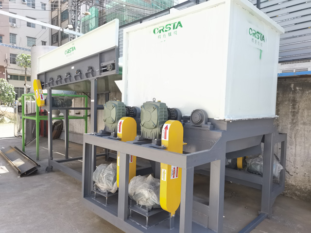 PET bottle brick unpacking machine
