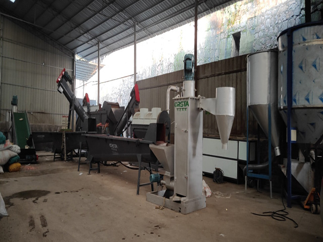 HDPE small hollow machine oil can crushing cleaning recycling production line
